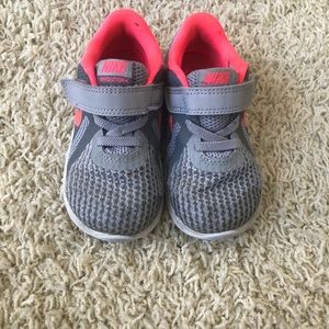 Toddler Nike sneaker size 7